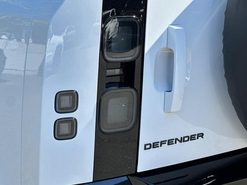 New 2026 Land Rover Defender 110 X-Dynamic SE AWD/4WD image 22