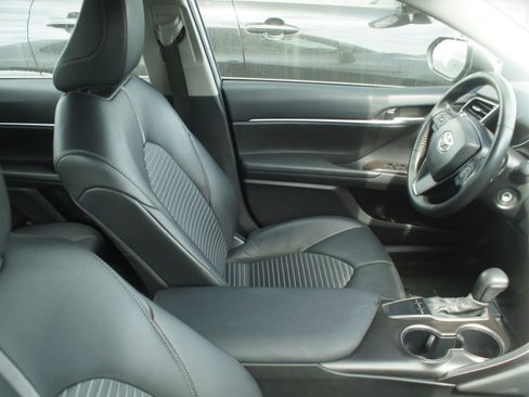 Used 2024 Toyota Camry SE image 4