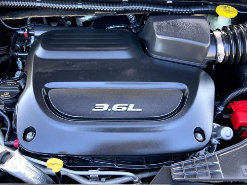 Used 2017 Chrysler Pacifica Touring-L w/ Tire & Wheel Group FWD image 31