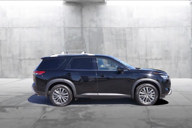 Certified 2025 Nissan Pathfinder SL w/ SL Premium Package FWD image 5