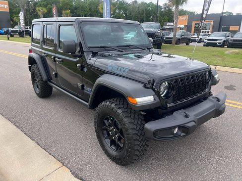 Used 2025 Jeep Wrangler Willys image 1