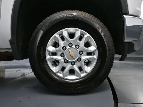 Used 2023 Chevrolet Silverado 2500 LT AWD/4WD image 18