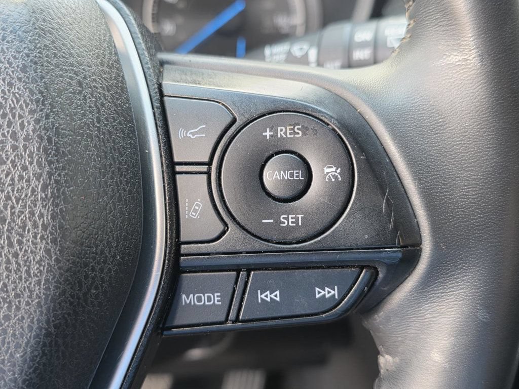 Used 2023 Toyota Venza LE AWD/4WD image 23