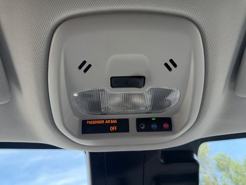 Used 2025 Chevrolet Trax LT FWD image 24
