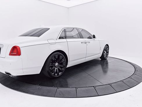 Used 2018 Rolls-Royce Ghost RWD image 17