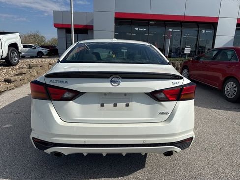 Used 2022 Nissan Altima 2.5 SV w/ SV Premium Package image 4