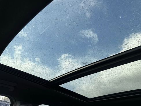 Used 2022 Ford Expedition Max Limited image 9