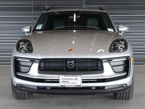 Certified 2026 Porsche Macan AWD/4WD image 8