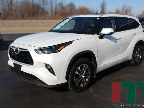 Used 2022 Toyota Highlander XLE image 1
