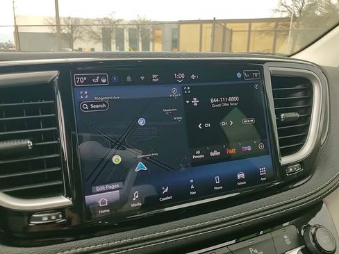 Used 2024 Chrysler Pacifica Limited FWD image 22