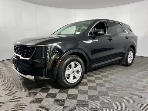 Used 2024 Kia Sorento LX image 3