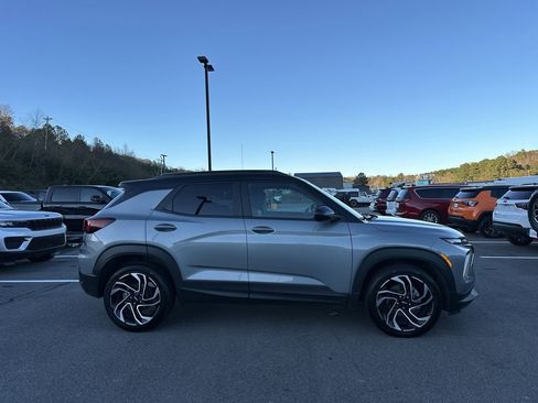 Used 2024 Chevrolet TrailBlazer RS w/ Driver Confidence Package image 2
