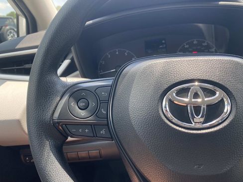 Used 2025 Toyota Corolla LE FWD image 33