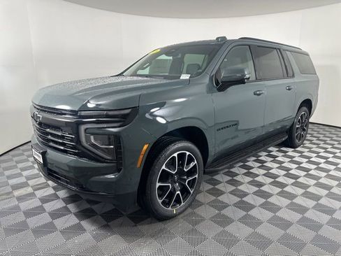 New 2026 Chevrolet Suburban RST image 5