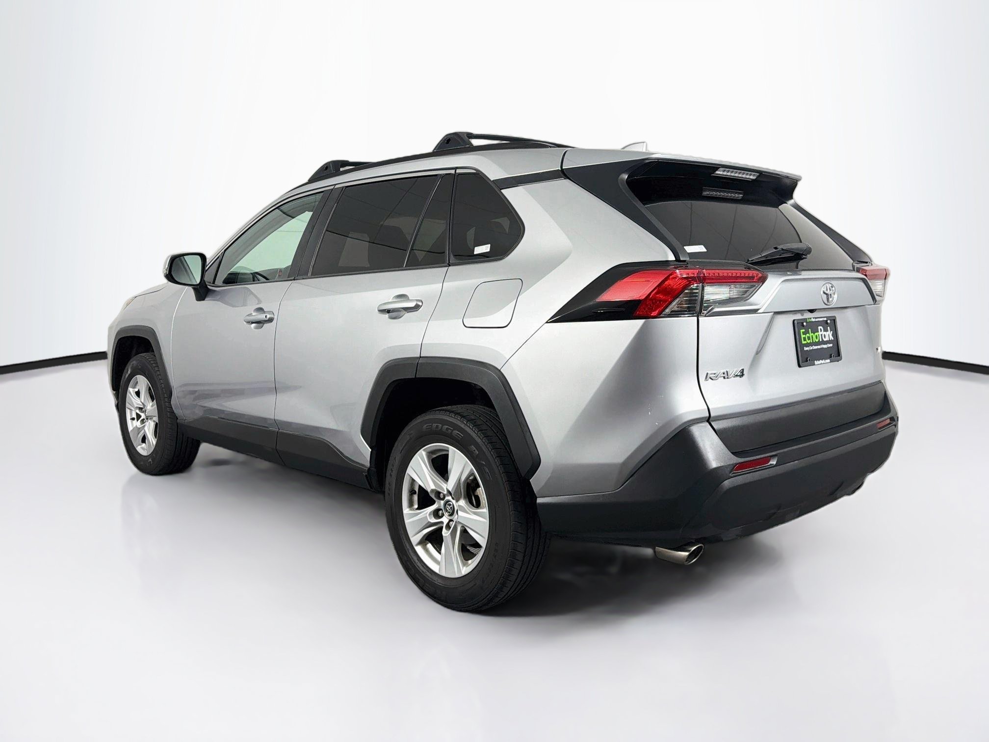 Used 2020 Toyota RAV4 XLE w/ Convenience Package FWD image 5