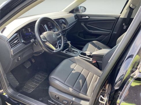 Used 2024 Volkswagen Jetta SE FWD image 10