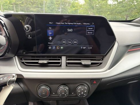 Used 2024 Chevrolet Trax RS FWD image 27