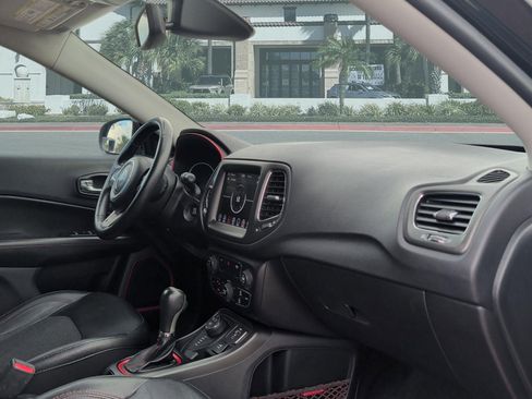 Used 2019 Jeep Compass Trailhawk AWD/4WD image 27