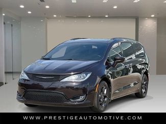 Used 2019 Chrysler Pacifica Touring-L Plus w/ S Appearance Package FWD video 1