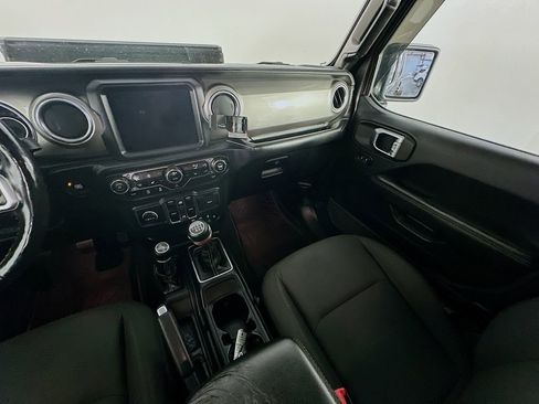 Used 2019 Jeep Wrangler Unlimited Sahara AWD/4WD image 11