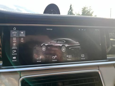 Used 2017 Porsche Panamera w/ Premium Package RWD image 23