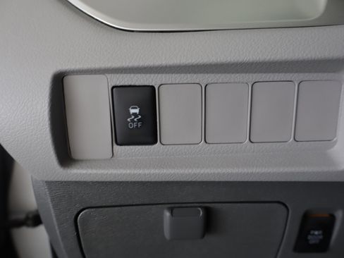 Used 2018 Toyota Sienna LE image 17