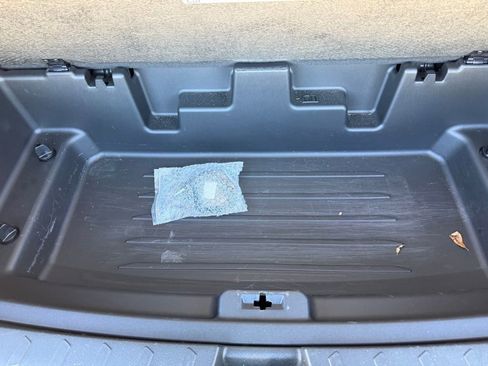 Used 2022 Chevrolet Traverse LT image 39