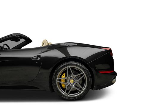 Used 2015 Ferrari California T RWD image 24