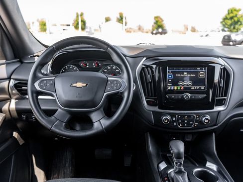 Used 2023 Chevrolet Traverse LT FWD image 16