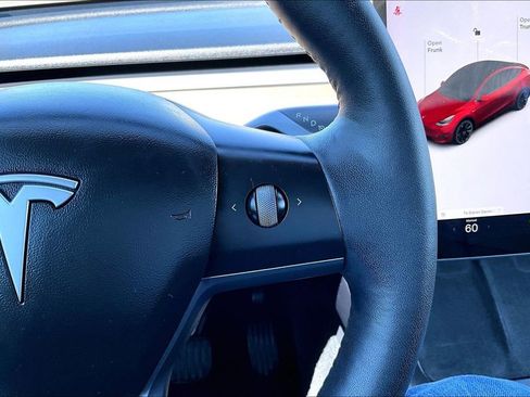 Used 2022 Tesla Model Y Long Range AWD/4WD image 19