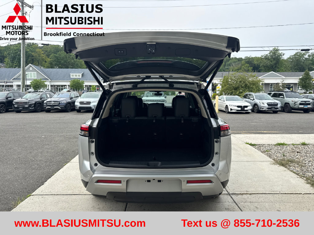 Used 2025 Nissan Pathfinder SL AWD/4WD image 39