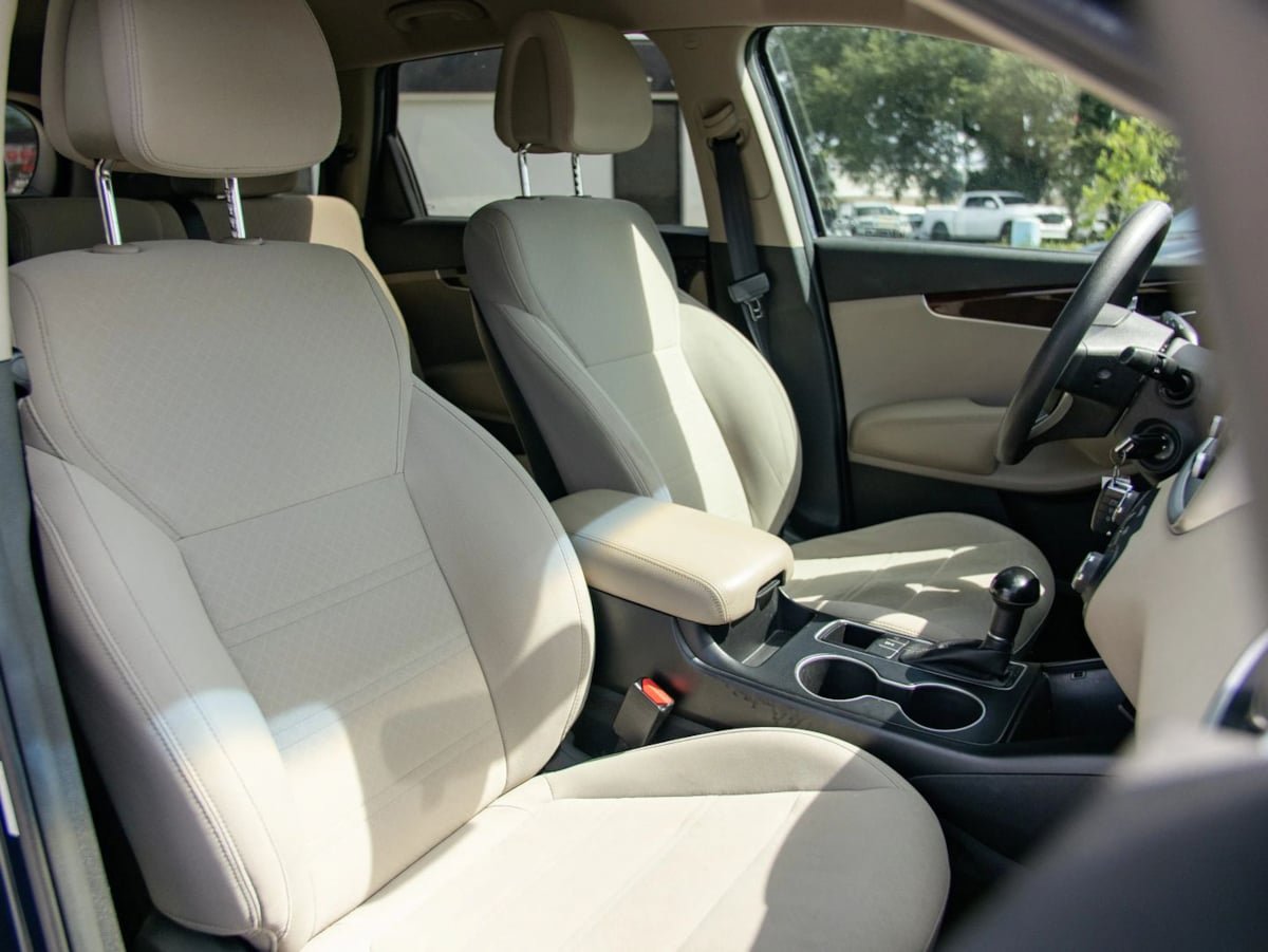 Used 2017 Kia Sorento AWD image 19