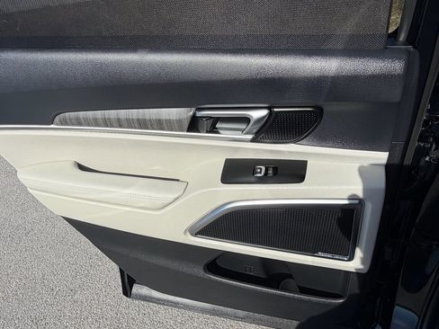 Used 2025 Kia Telluride SX image 14