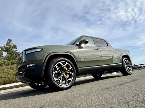 Used 2022 Rivian R1T Launch Edition image 2