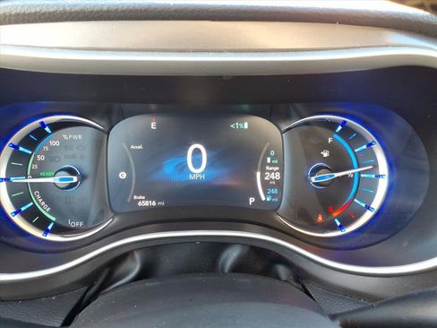 Used 2024 Chrysler Pacifica Select image 29