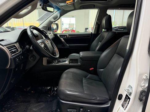 Used 2016 Lexus GX 460 w/ Comfort Package AWD/4WD image 10