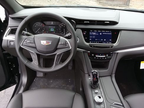 New 2026 Cadillac XT5 Luxury image 12