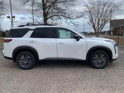 New 2026 Nissan Pathfinder SV image 2