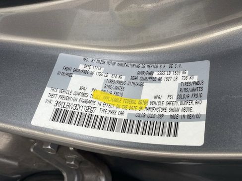 Used 2016 Toyota Yaris L image 10