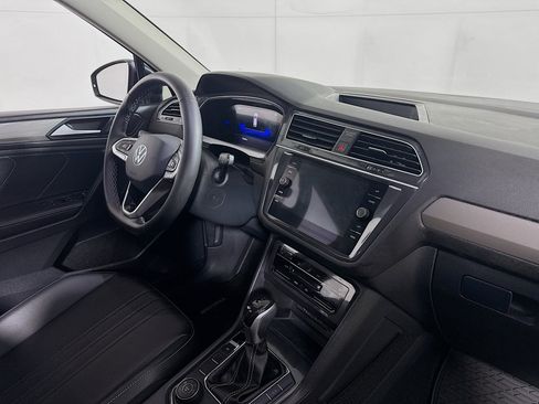 Used 2024 Volkswagen Tiguan SE image 28
