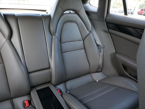 Used 2018 Porsche Panamera 4 image 14