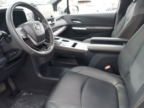Used 2023 Toyota Sienna XLE Woodland Edition image 16