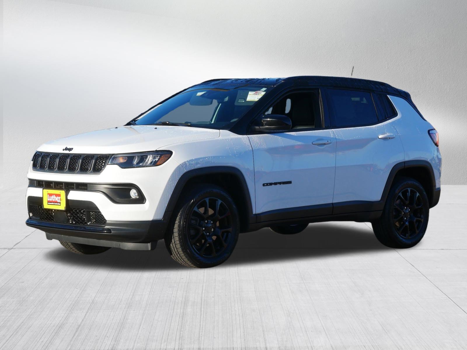 Used 2023 Jeep Compass Latitude w/ Sun and Sound Group AWD/4WD image 3