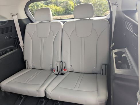 Certified 2025 Kia Sorento S w/ Panoramic Sunroof Package image 13