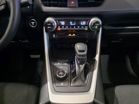 Used 2025 Toyota RAV4 XLE AWD/4WD image 20