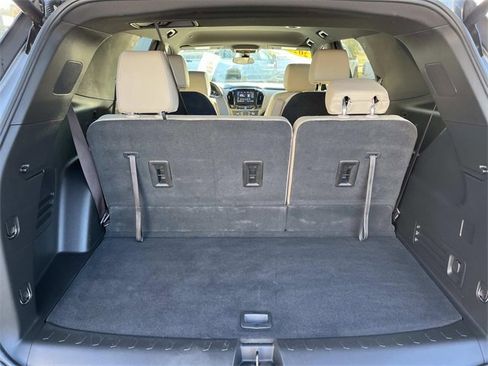 Used 2023 Chevrolet Traverse LT image 21
