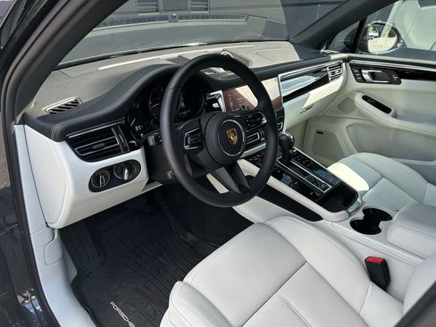 Certified 2026 Porsche Macan image 17