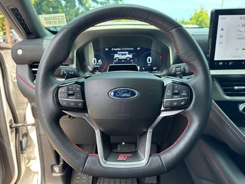 Used 2025 Ford Explorer ST AWD/4WD image 24