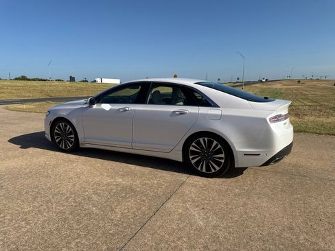 Used 2019 Lincoln MKZ Reserve FWD image 9