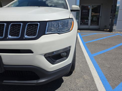 Used 2020 Jeep Compass Latitude w/ Cold Weather Group AWD/4WD image 9